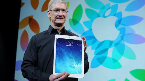 ¿Quieres saber cuánto ganan Tim Cook y sus ejecutivos?