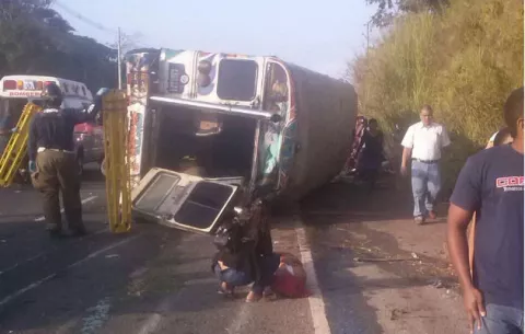 Accidente de tránsito deja más de 30 heridos en Colón