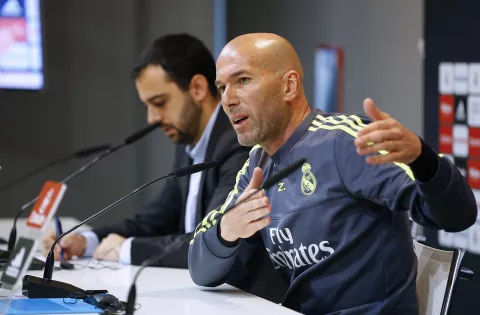 Zidane saca aguas en equipo 'blanco' 