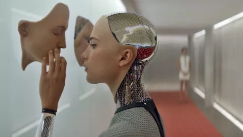 El futuro de la tecnología luce como una chica bella y joven, capaz de amar 