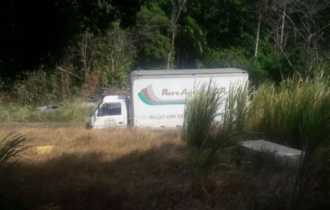 Roban relojes de un camión y abandonan a conductor en cementerio de Colón