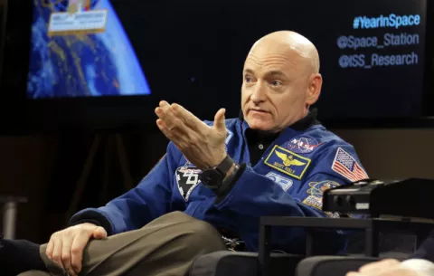 El astronauta Kelly creció 5 centímetros en menos de un año en el espacio
