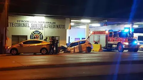 Sargento resulta herido tras colisión entre dos autos en cuartel de bomberos