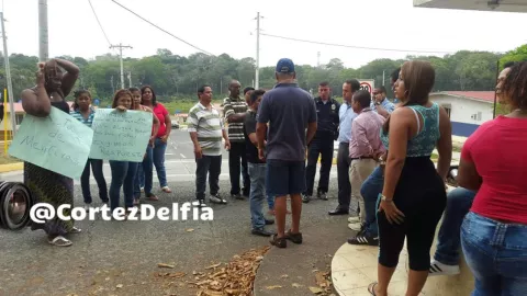Reclaman indemnización y que algunas casas tienen rajaduras en Villa Luzmila