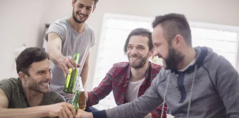 Estudio asegura que la amistad entre hombres mejora la salud
