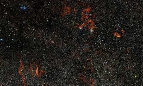 El telescopio de largo alcance de la ESO muestra el reino de gigantes enterradas