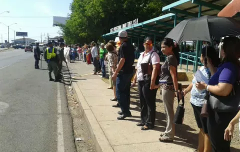 Docentes del IOTH protestan por segundo día consecutivo en Santiago