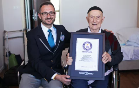 Sobreviviente del holocausto es hombre más anciano del mundo 