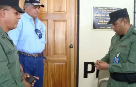 Por “orden superior” restringen visitas y aíslan a exministro Mulino 