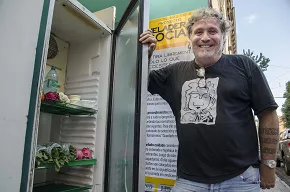 Una nevera solidaria contra el desperdicio de alimentos en Argentina