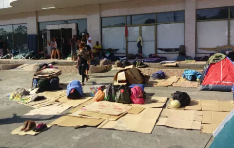 Dan plazo a cubanos para desalojar hotel en Paso Canoas
