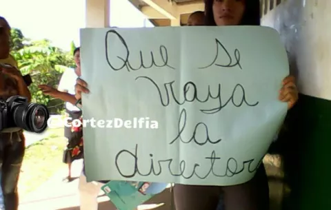 Protestan por escuela en mal estado en Costa Arriba de Colón