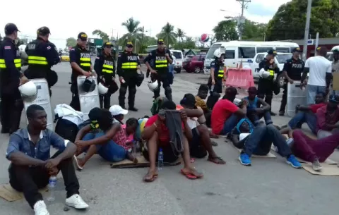 Some 600 Africans are still forsaken between two borders