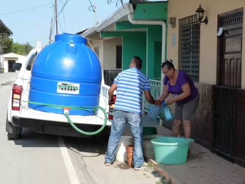 Pariteños culminan su primera semana sin agua potable