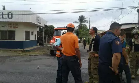 Fuga de amoníaco afecta a trabajadores de una hielería