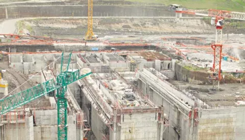 Continúan las pruebas en tercer juego de esclusas del Canal ampliado