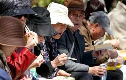  La soledad y la pobreza llenan de ancianos las cárceles niponas