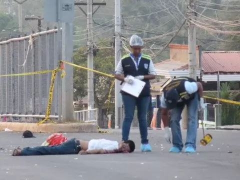 Hombre muere arrollado debajo del puente peatonal en Parita