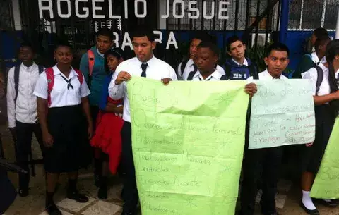 Paro indefinido en colegio de Bocas por falta de docentes