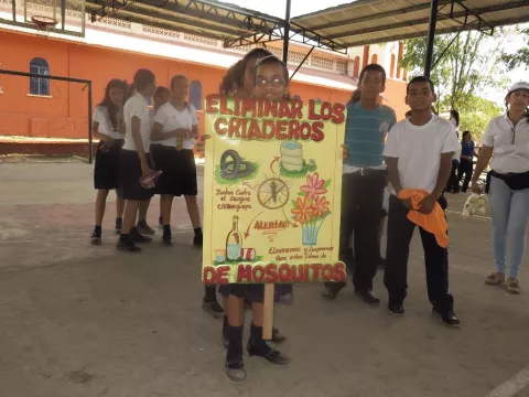 Estudiantes y docentes se suman a campaña contra el  Aedes aegypti
