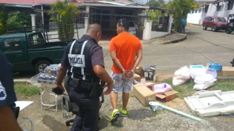 Detienen a extranjeros dentro de una clínica estética clandestina