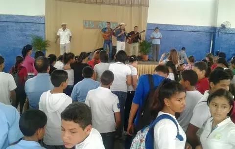 Celebran 45 años de educación en Macaracas