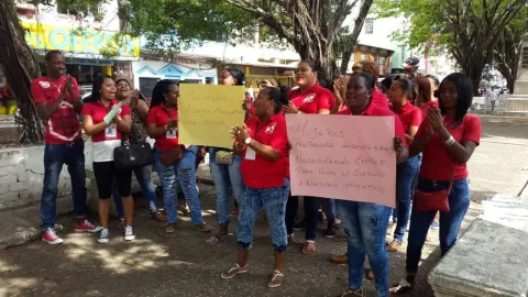 Mujeres exigen plazas de trabajo en Colón