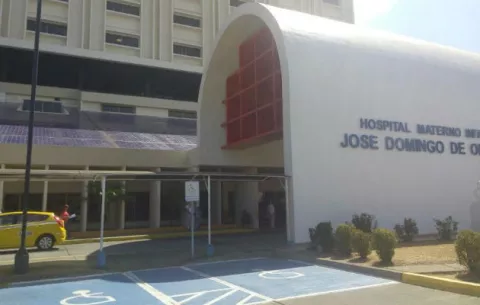 Trasladan de urgencia a cubana en taxi 
