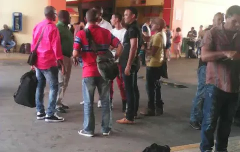 Aumentan a 2 mil los cubanos en Paso Canoas
