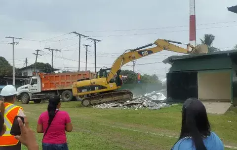 Demolición del estadio Calvin Byron en Bocas continúa 