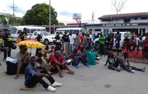 Migrante africano se enferma en Paso Canoas 