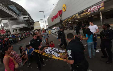 Ladrones provocan una estampida humana en almacén El Fuerte