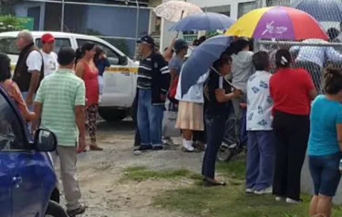 Moradores de Volcán protestan frente al Idaan por medidores 