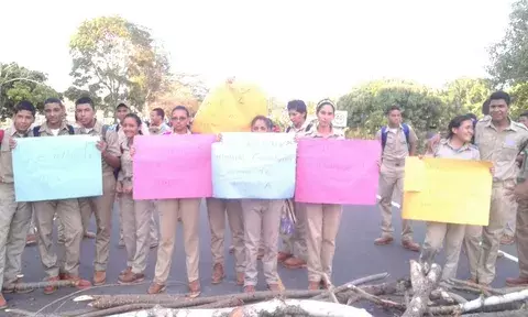 Estudiantes del IPT de Tonosí se toman las calles por falta de docentes
