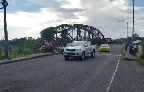 Jubilados en Bocas exigen pagos; amenazan con cierres