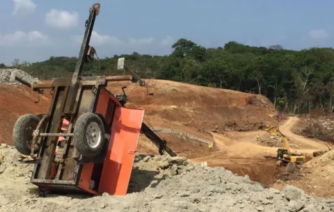 Disparan contra equipos en proyecto Altos de Los Lagos