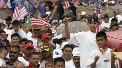 Jóvenes latinos causan cambios lingüísticos en casa 