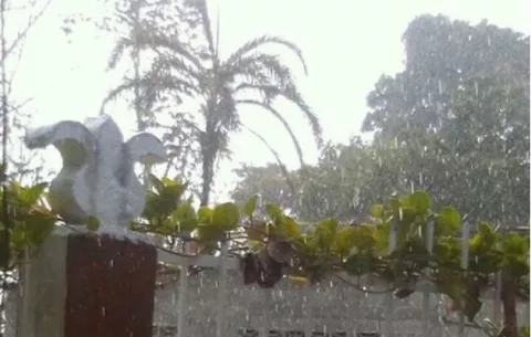 Fuerte lluvia azota este viernes tierras altas de Herrera 