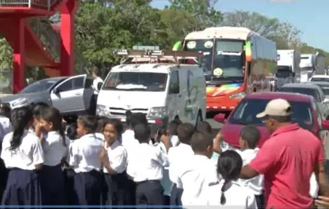 Estudiantes de la escuela Marcelino Quirós no tienen dónde hacer sus necesidades 
