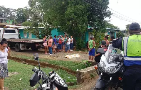 Niño muere al ser atropellado por camión grúa