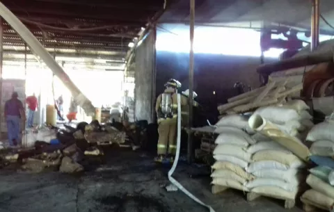Bomberos tomaron cinco horas en extinguir incendio en molino de Bugaba