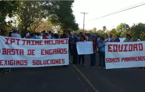 Cierran carretera Santiago-Montijo para exigir respuestas al Meduca