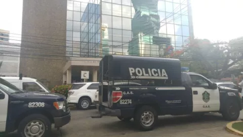 Luego de 15 horas, continúa allanamiento contra Mossack y Fonseca