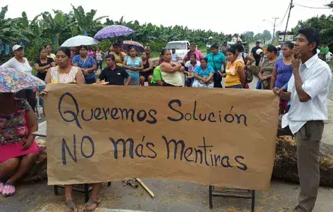 Se atrincheran en medio de la vía en Changuinola para exigir respuestas