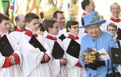 Isabel II encenderá una cadena de 1.000 farolillos por su 90 cumpleaños