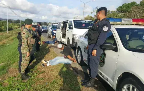 Capturan a dos sujetos por hurto en Vista Alegre