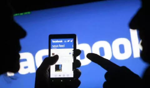 Facebook asegura que no manipula los 'post' que se hacen 'trending'