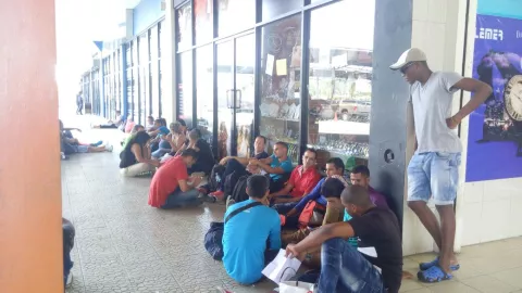 70 cubanos entraron por Darién y piden que se les permita viajar a México