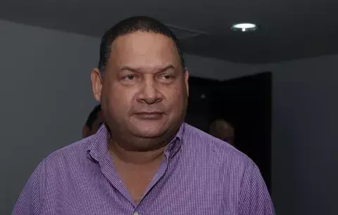  Robinson califica de charlatanes a copartidarios 