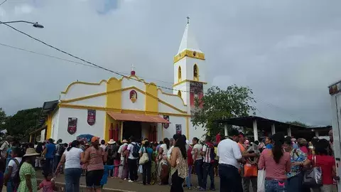 Miles de feligreses se congregan hoy para honrar al Señor de los Milagros